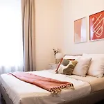 5 Min National Muzeum Modern Black Rose Apartment