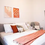 5 Min National Muzeum Modern Black Rose Apartment